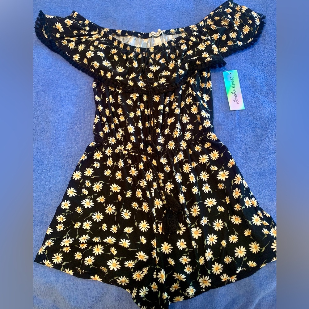 Derek Heart Daisy Romper Size Small NWT